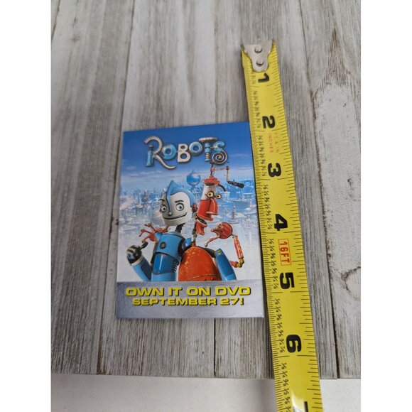 "Robots" Movie Promotional Pinback Button 1.75" Pin - Picture 4 of 5